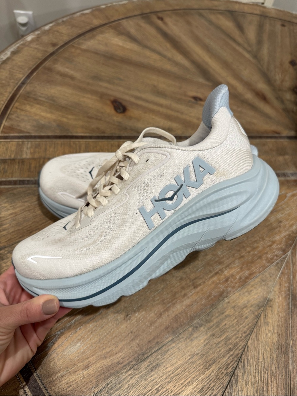 Hoka Women's Clifton 10 Size 8.5 Wide